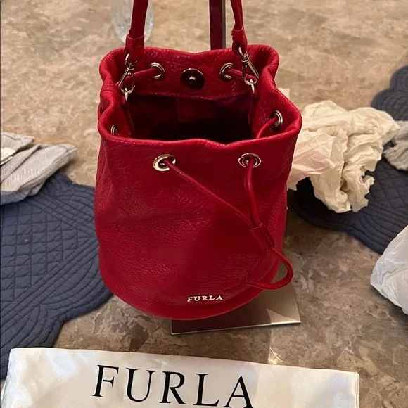 Furla Vibrant Red Leather Crossbody Bag EUC LOOKS NEW! Beautiful! - Picture 11 of 15